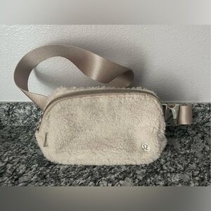 Lululemon Sherpa Belt Bag